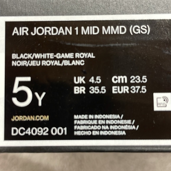 Air Jordan 1 Mid Basketball Sneakers - Size 5 Youth - Picture 6 of 7